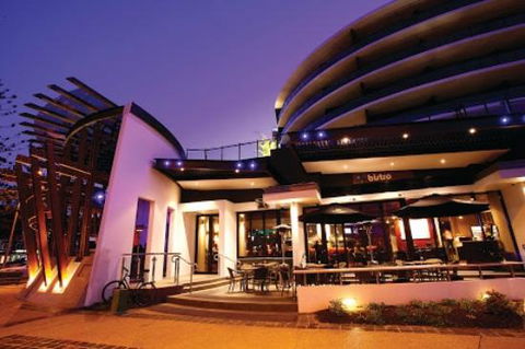 Burleigh Heads Hotel Pub - Accommodation Gladstone 0