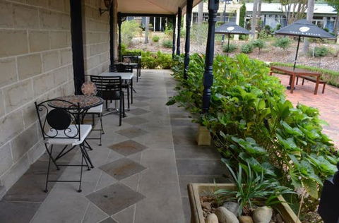 Meze Me Grove - Accommodation Gladstone 0