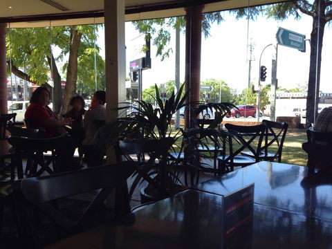 Bull & Bush Inn - Accommodation Gladstone 0