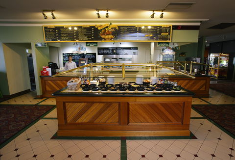 Macey's Bistro - Accommodation Gladstone 2