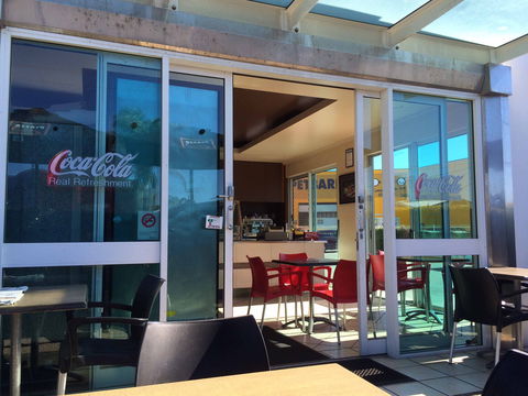 Pete's Upton St. Brasserie - Accommodation Gladstone 0