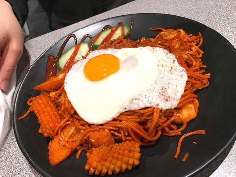 Mamak Botak - Accommodation Gladstone 0