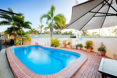 Glenmore Tavern - Park Avenue - Accommodation Gladstone 0