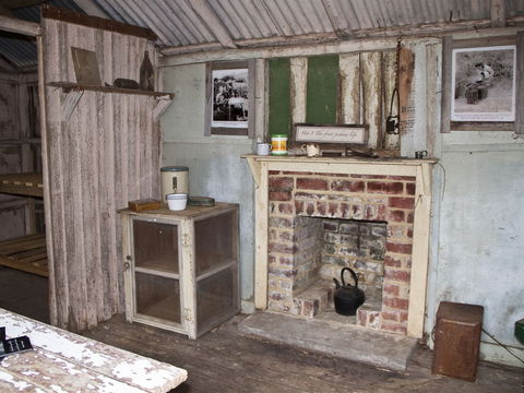 Hartzview Vineyard Heritage Pickers Hut Village - Accommodation Gladstone 1