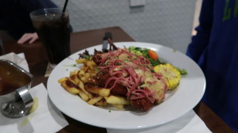 Palm & Pawn - Accommodation Gladstone 0