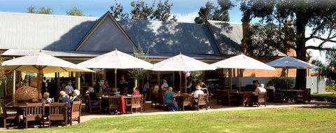The Crossing Cafe & Restaurant - Accommodation Gladstone 5