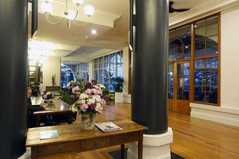 Lord Ashley Bar - Accommodation Gladstone 0