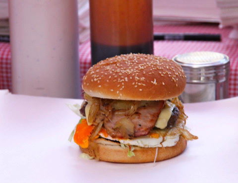 Paul's Famous Hamburgers - Sylvania - Accommodation Gladstone 0