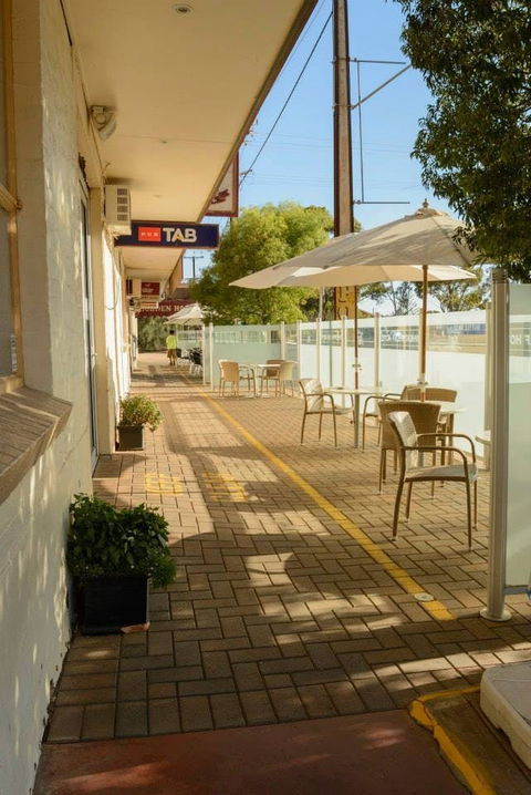 V Hotel - Accommodation Gladstone 0