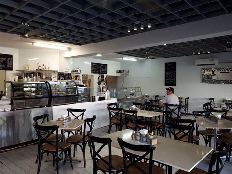 E'Claire's Coffee Shop - Accommodation Gladstone 1