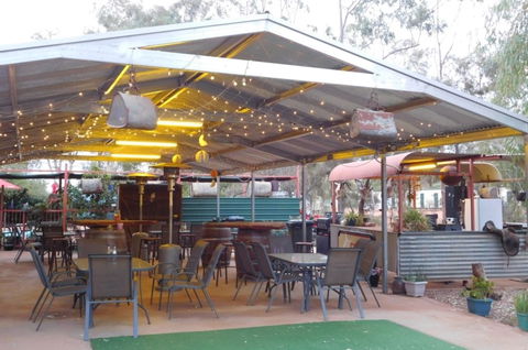 Stuarts Well Roadhouse- Restaurant & Bar - Accommodation Gladstone 1