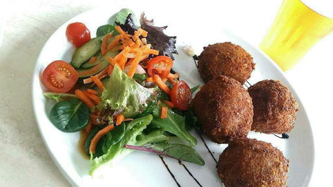 The Heights Bar And Bistro - Accommodation Gladstone 0