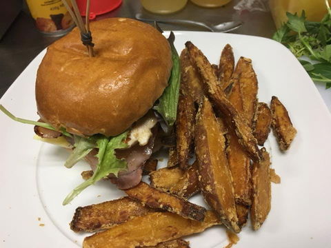 Grill And Bare Cafe Restaurant - Accommodation Gladstone 0