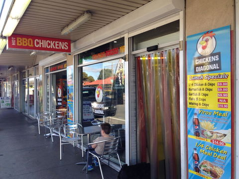 Chickens On Diagonal - Accommodation Gladstone 0