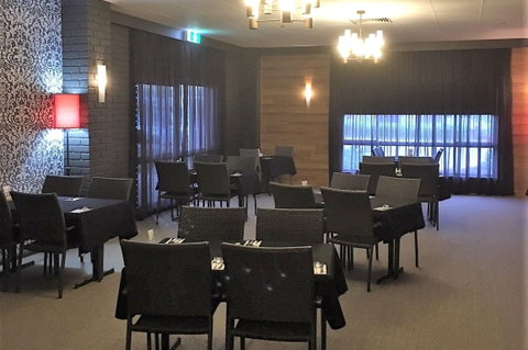 MediumRare Chargrill And Bar - Accommodation Gladstone 2