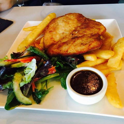 Iluka Tavern - Accommodation Gladstone 0