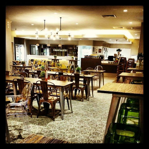 La Mint Cafe - Henderson - Accommodation Gladstone 0