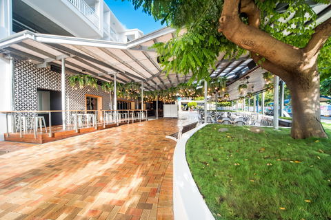 The Pub - Accommodation Gladstone 1