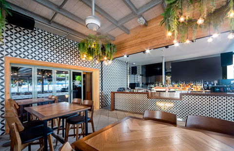 The Pub - Accommodation Gladstone 2