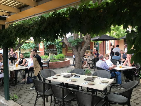 Vine And Tap - Accommodation Gladstone 1