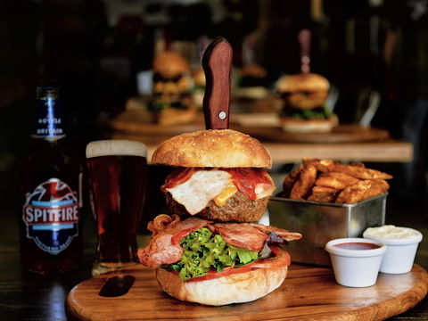 Spitfire Restaurant And Grill - Accommodation Gladstone 1