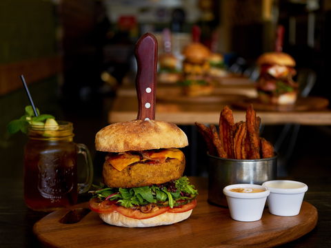 Spitfire Restaurant And Grill - Accommodation Gladstone 2