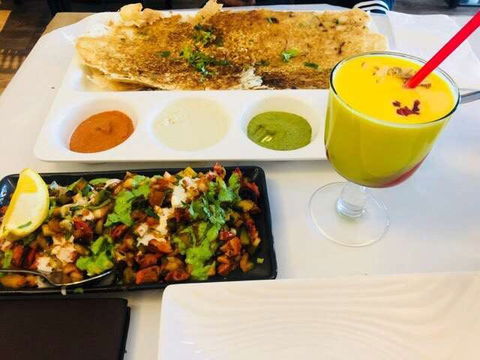 Baahubali Indian Restaurant - Accommodation Gladstone 0