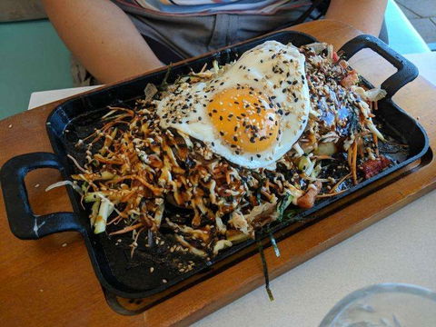 8 Yolks Cafe - Accommodation Gladstone 0