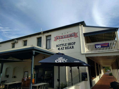 Albies Bar & Bistro - Accommodation Gladstone 0