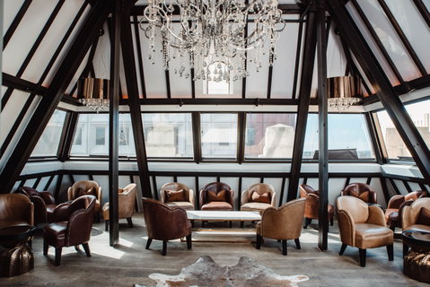 HENNESSY Rooftop Bar - Accommodation Gladstone 1