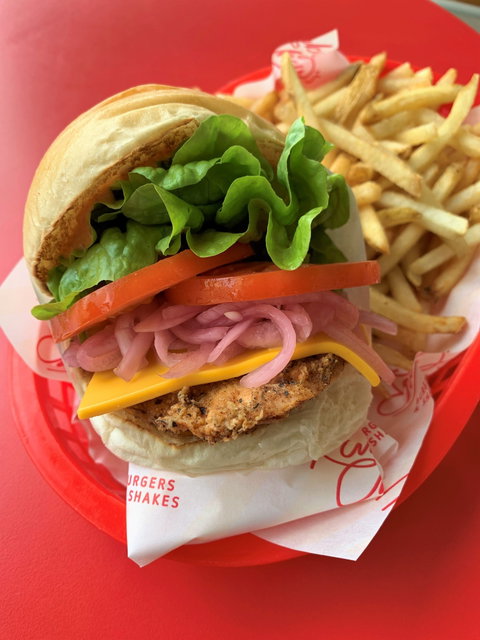 Ruby Chews Burgers And Shakes - Accommodation Gladstone 1