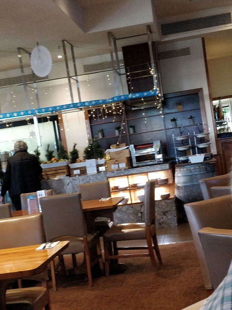 Links Restaurant - Accommodation Gladstone 0