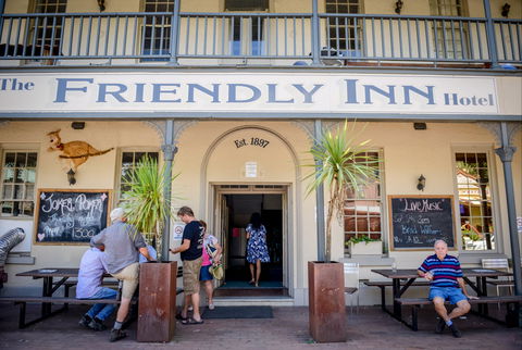 The Friendly Inn - Accommodation Gladstone 0