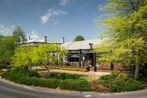 The Stirling Hotel - Accommodation Gladstone 0