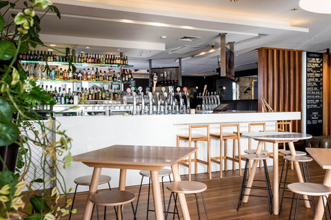 The Stirling Hotel - Accommodation Gladstone 2