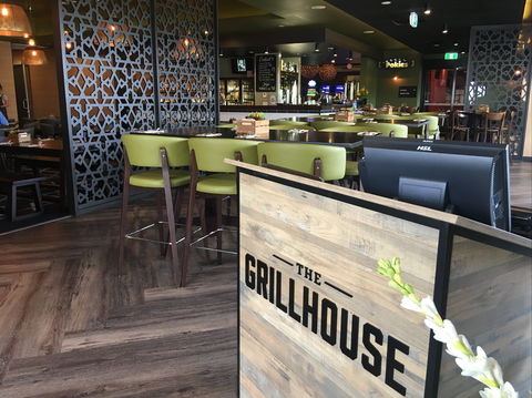 The Racehorse Hotel - Accommodation Gladstone 0