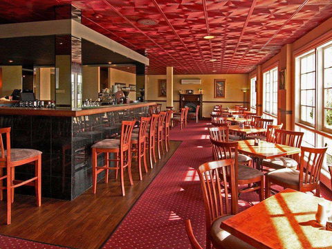All Seasons Bar & Grill - Accommodation Gladstone 0