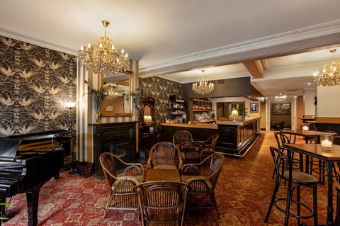 The Orient Bar & Dining Room - Accommodation Gladstone 0
