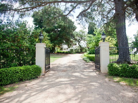 Borambola Wines - Accommodation Gladstone 2