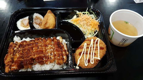 Umai Sushi Bar - Accommodation Gladstone 0