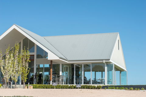 Artwine Cellar Door - Accommodation Gladstone 1