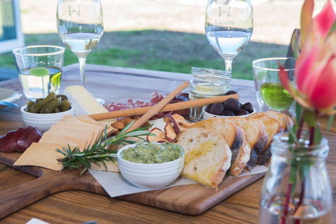 Artwine Cellar Door - Accommodation Gladstone 2