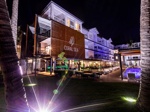 The Rocks - Restaurant, Bar, Pool Club - Accommodation Gladstone 0