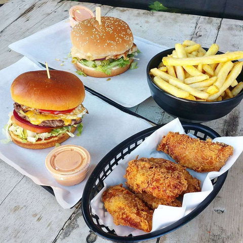 Burgers On Broadway - Summer Hill - Accommodation Gladstone 0