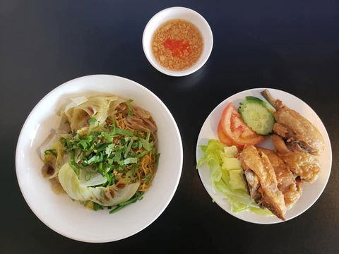 Co Dzung Quan - Accommodation Gladstone 0