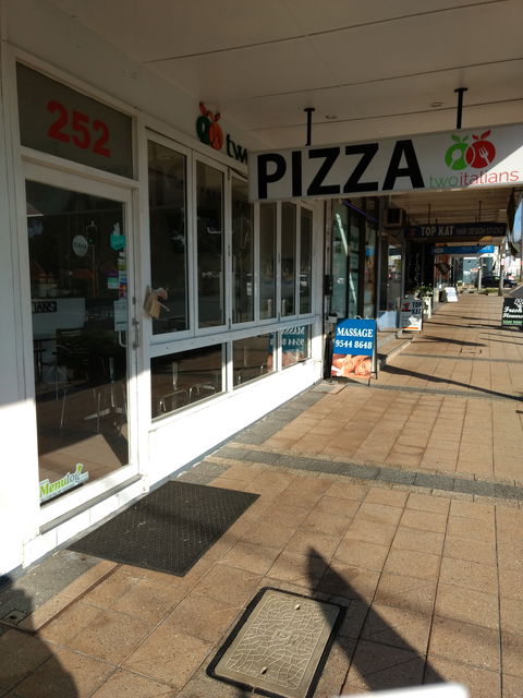Two Italians Pizzeria - Accommodation Gladstone 0