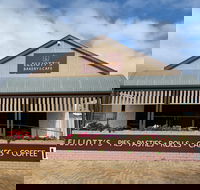 Elliott's Bakery  Cafe - Accommodation Gladstone