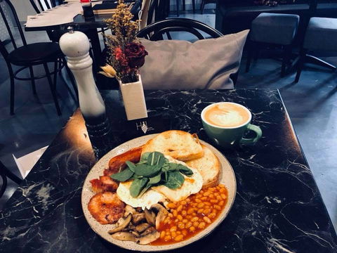 HWL Cafe & Bar - Accommodation Gladstone 0