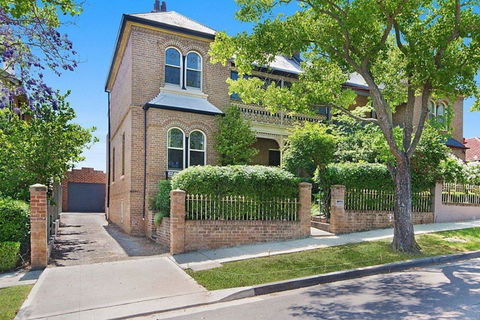 Brookfield House - Accommodation Gladstone 0