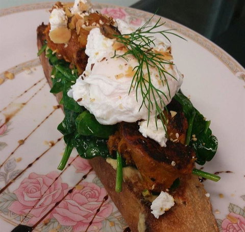 Daily Dose Cafe Wine Bar - Accommodation Gladstone 4